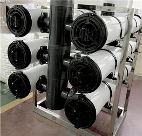 如何在玻璃钢过滤器外壳中安装大流量滤芯？